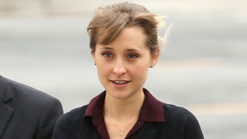 Actress Allison Mack Pleads Guilty In Nxivm Alleged Sex Cult Case Entertainment Tonight