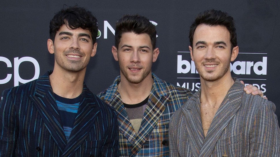 Jonas Brothers Rock Out With 'Cool' Performance on 'The ...