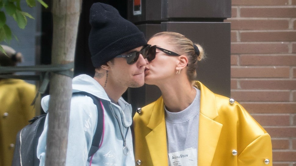 Newlyweds Justin Bieber Hailey Baldwin Kiss In Calvin