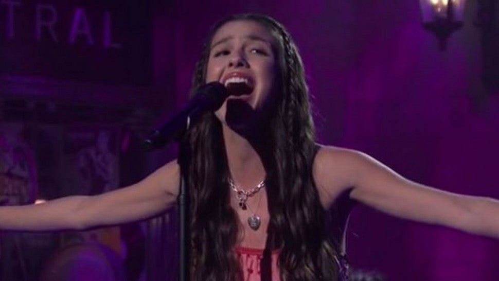 Olivia Rodrigo Wows Fans In Her 'Saturday Night Live' Debut With ...