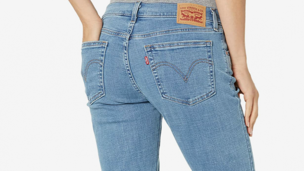 Chemicaliën stap in accent Shoppers Are Obsessed With Levi's New Boyfriend Jeans And They're On Sale  at Amazon | Entertainment Tonight
