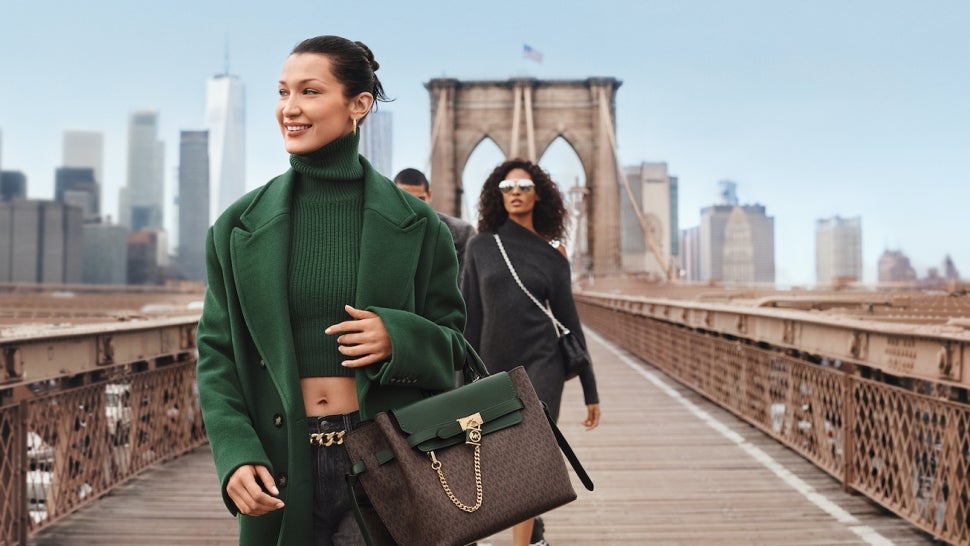 dikte Reserve alliantie Michael Kors Handbags, Coats, and Boots are Up to 70% Off Right Now -- Plus  Take an Extra 15% Off This Weekend | Entertainment Tonight