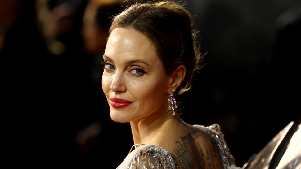 Angelina Jolie Remembers Her Late Mothers Ovarian And Breast Cancer Battle In Rare Post