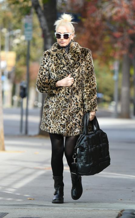 Battle of the Leopard and Cheetah Print Coats | Entertainment Tonight