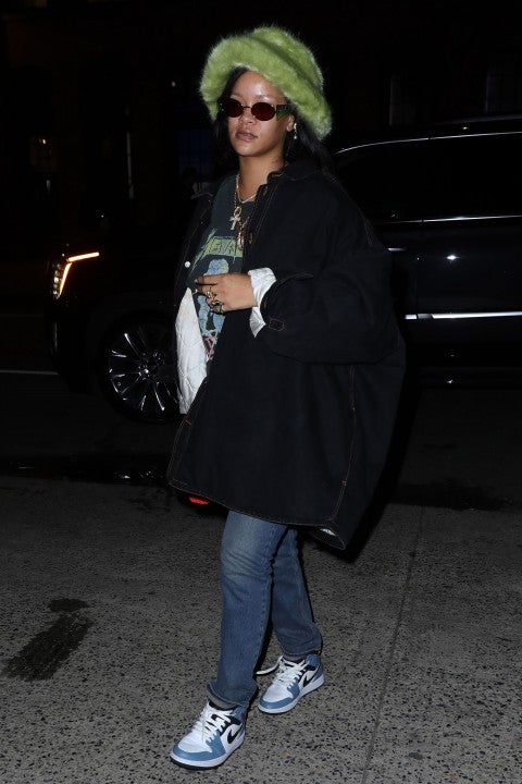 Is Supreme Hollywood's Favorite Fashion Brand?  Winter streetwear, Rihanna  street style, Rihanna outfits