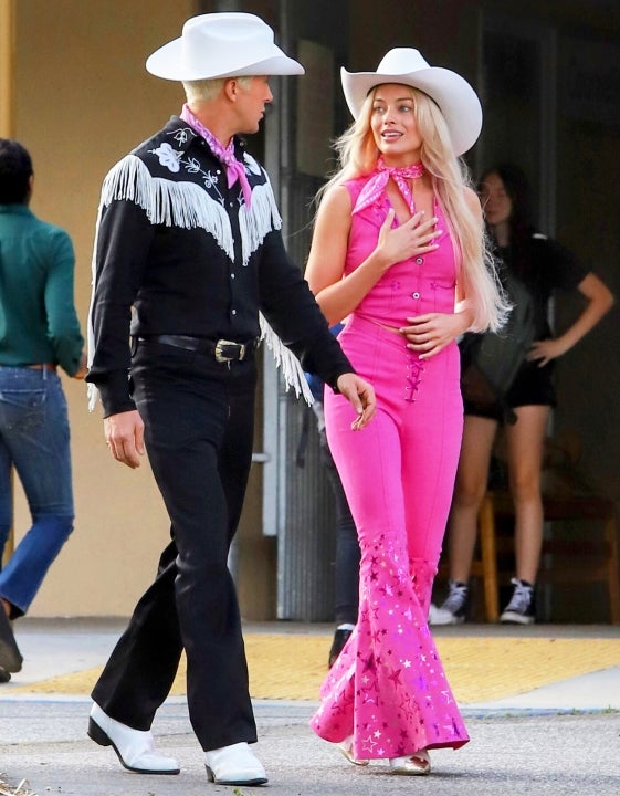 Margot Robbie and Ryan Gosling Go Full Barbie on Set | Entertainment ...