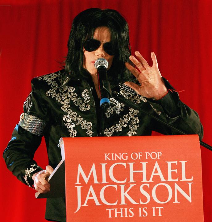 Michael Jackson 62nd Birth Anniversary: Remembering the Fashion Icon That  He Was (View Pics)