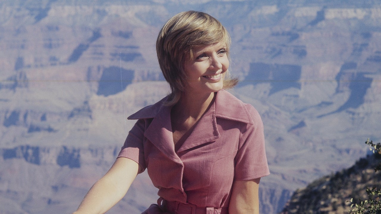 Florence Henderson, 'Brady Bunch' Mom and TV Icon, Dies at 82