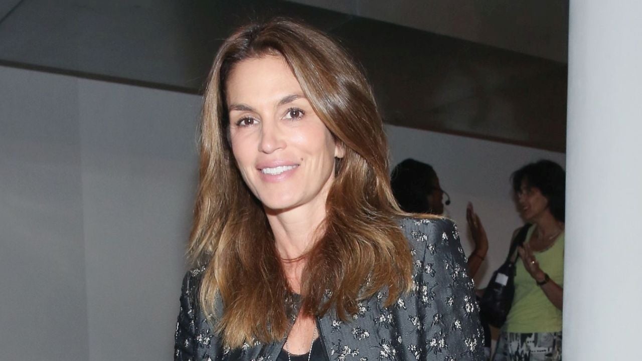 Cindy Crawford Looks Incredible In Topless Beach Photo Entertainment