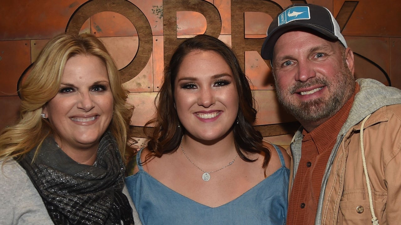 garth brooks daughters triangle necklaces