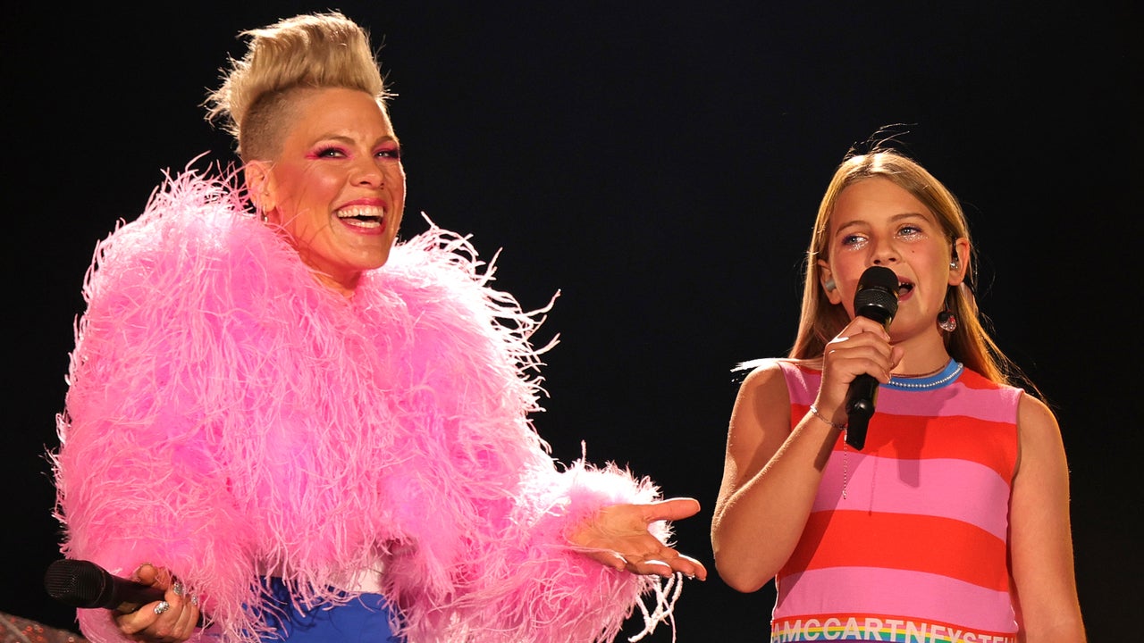 Pink S Daughter Willow Sings With Her Mom On Opening Night Of Summer   ETD TREND PINK 20230608 Vidpic 