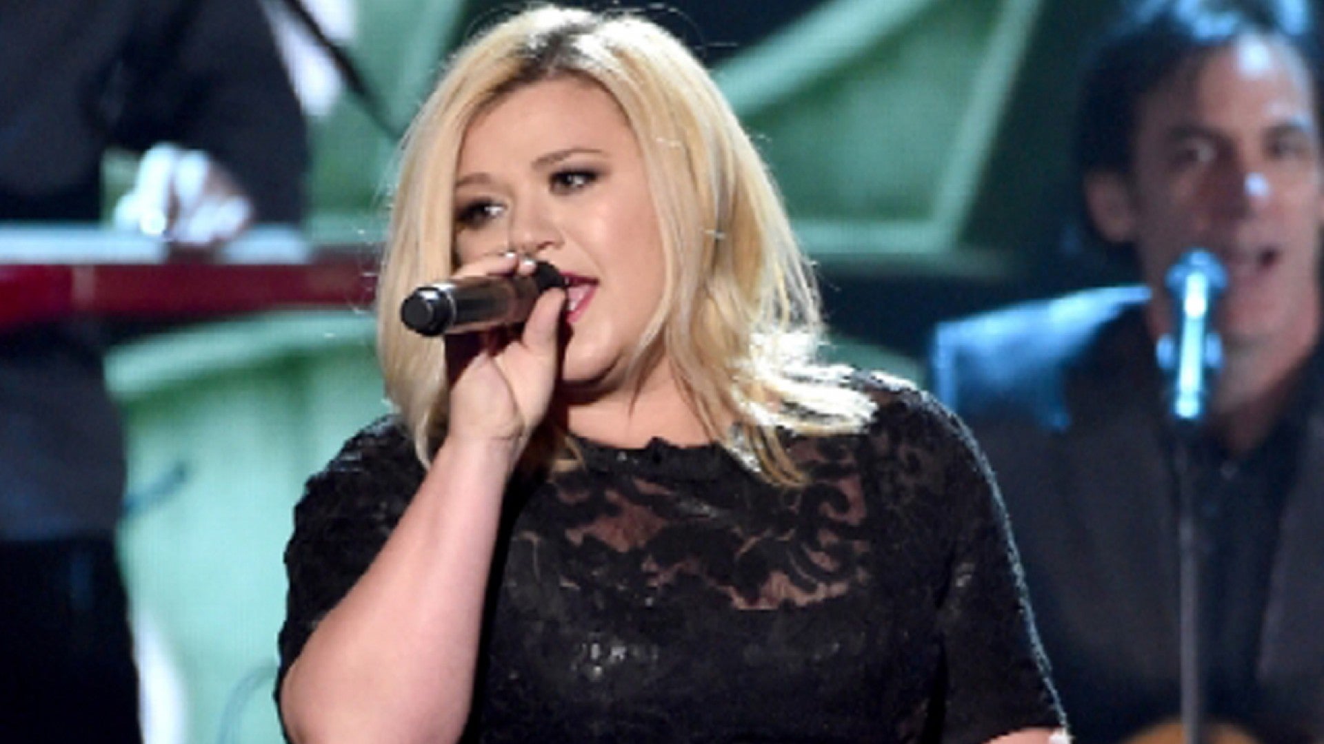 Super Bowl National Anthem 2023: Who's Singing, Prop Bets, and the Kelly  Clarkson Effect