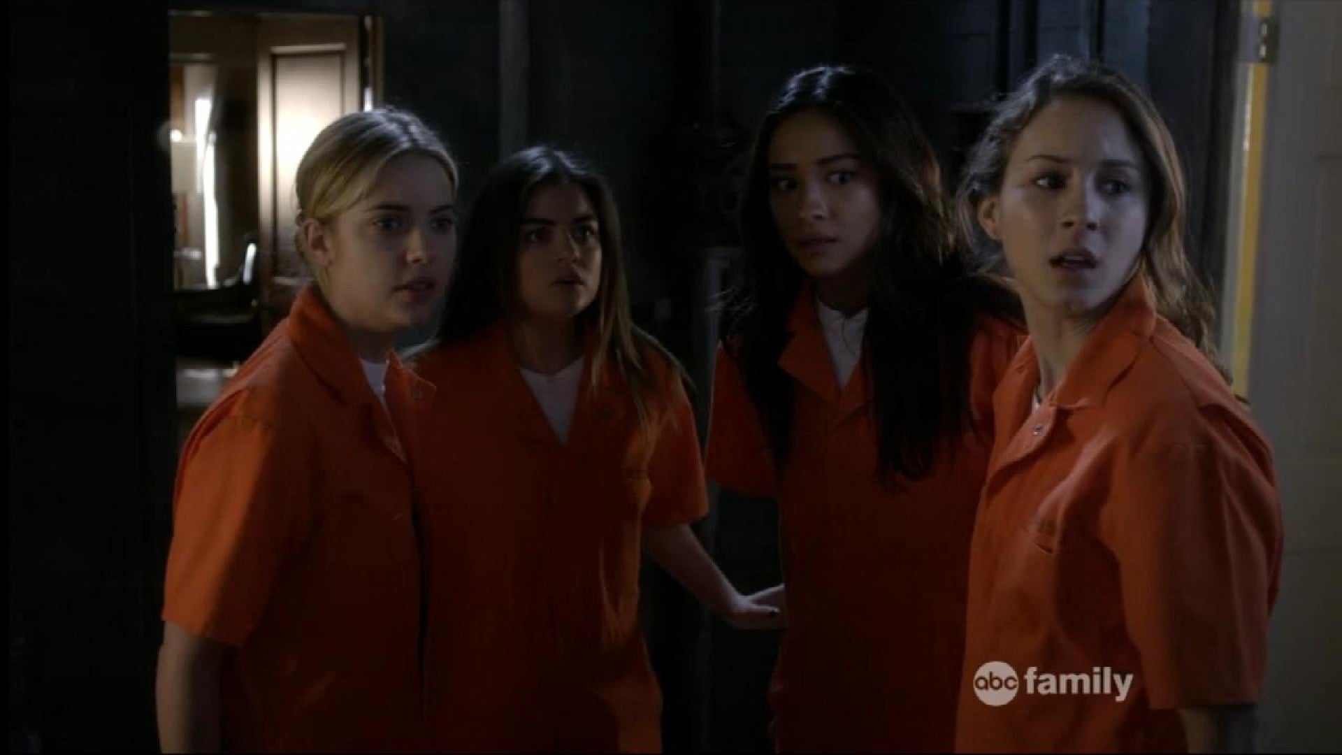 Pretty Little Liars - The Liars Wake Up Inside 'A's Dollhouse