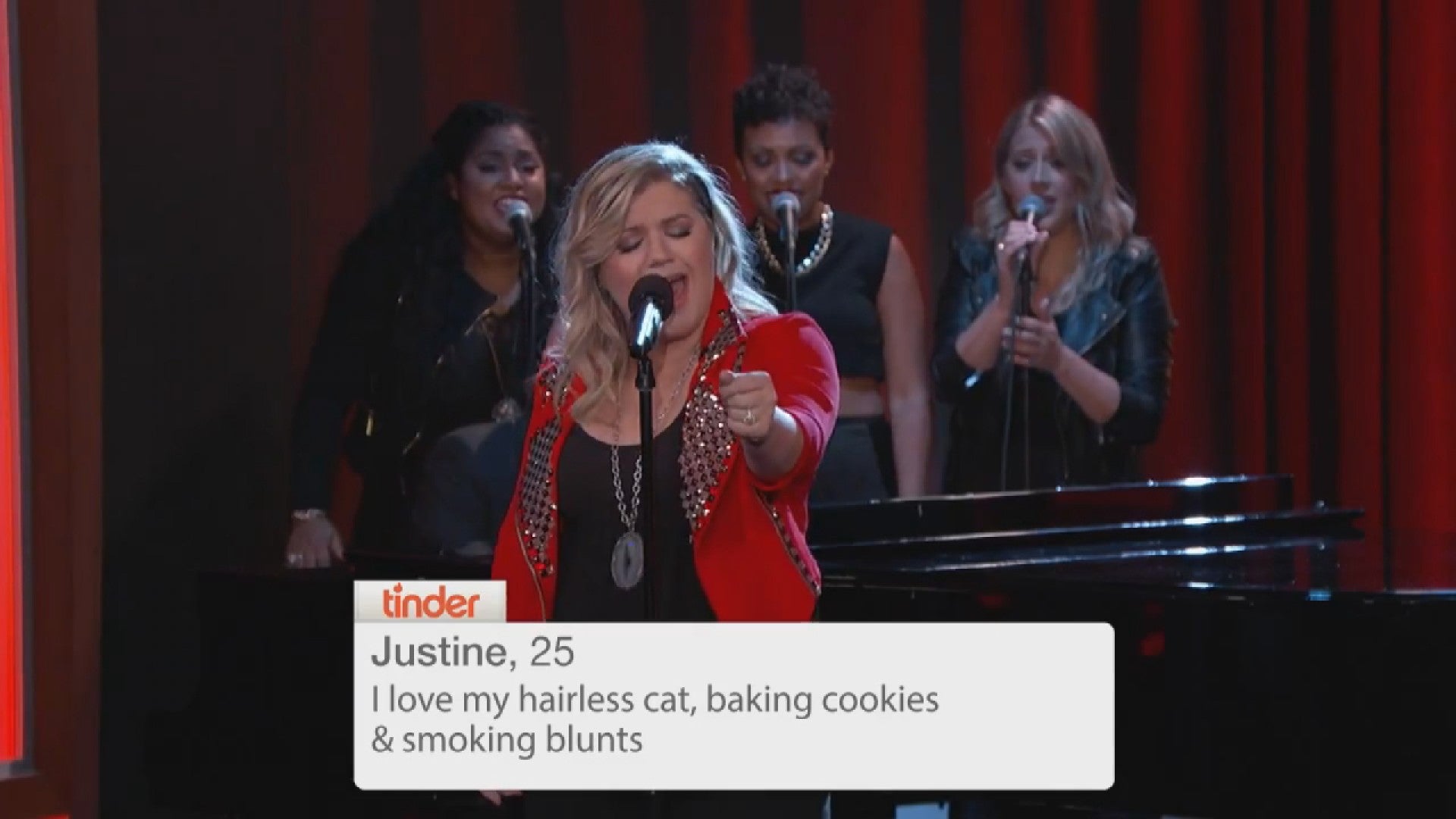 Kelly Clarkson Hilariously Belts Out Actual Tinder Profiles 8049