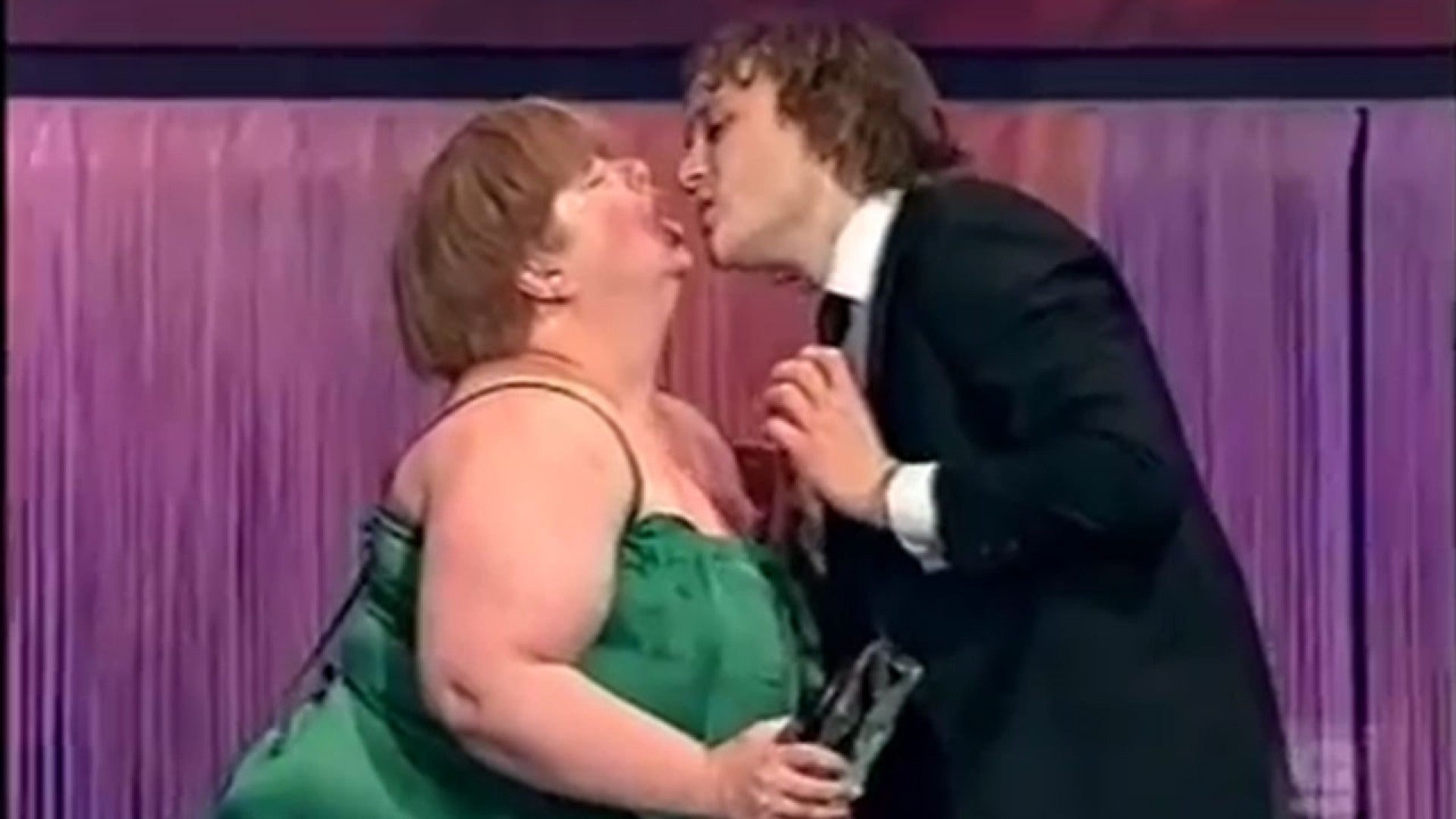 Heath Ledger Surprises His Biggest Fan With A Kiss In Hilarious 2006 Flashback Video Entertainment Tonight