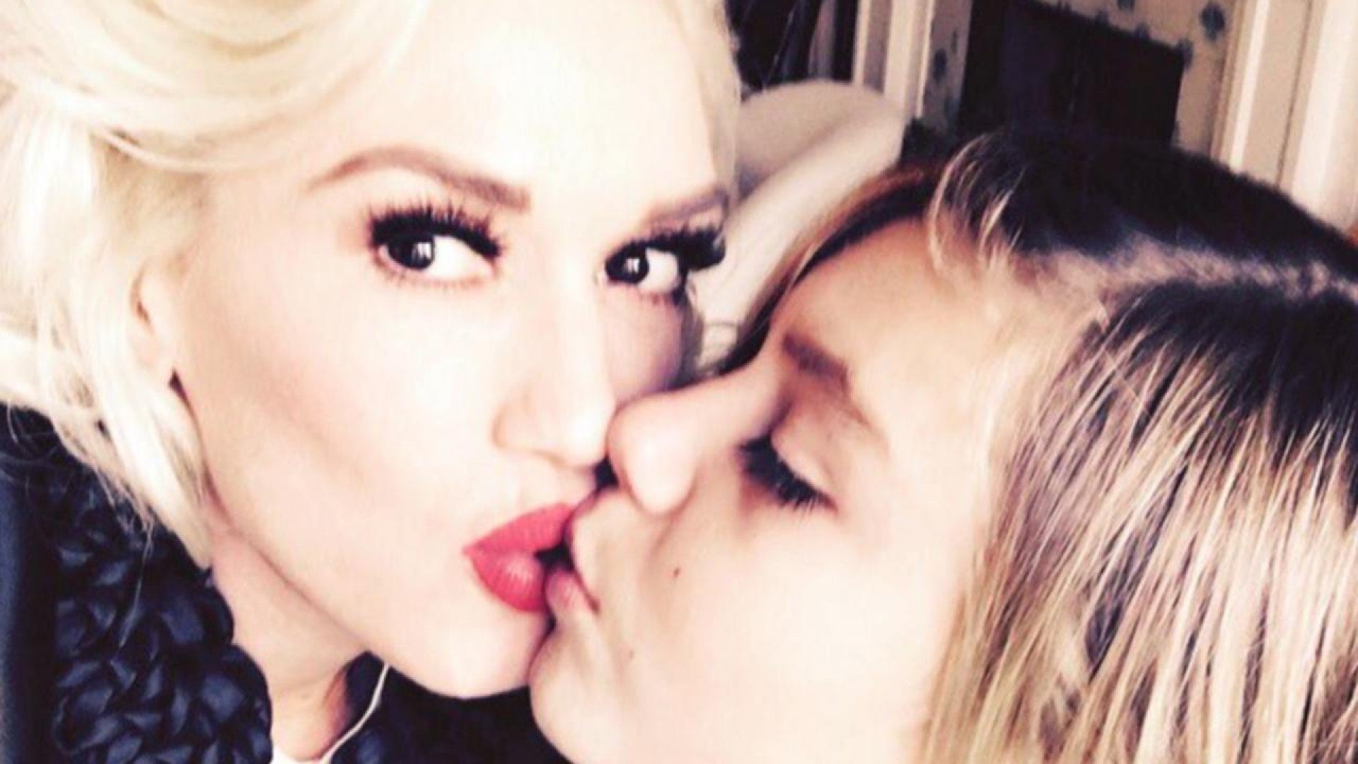 Gwen Stefani Shares Sweet Photo Puckering Up To Son Kingston On Thanksgiving