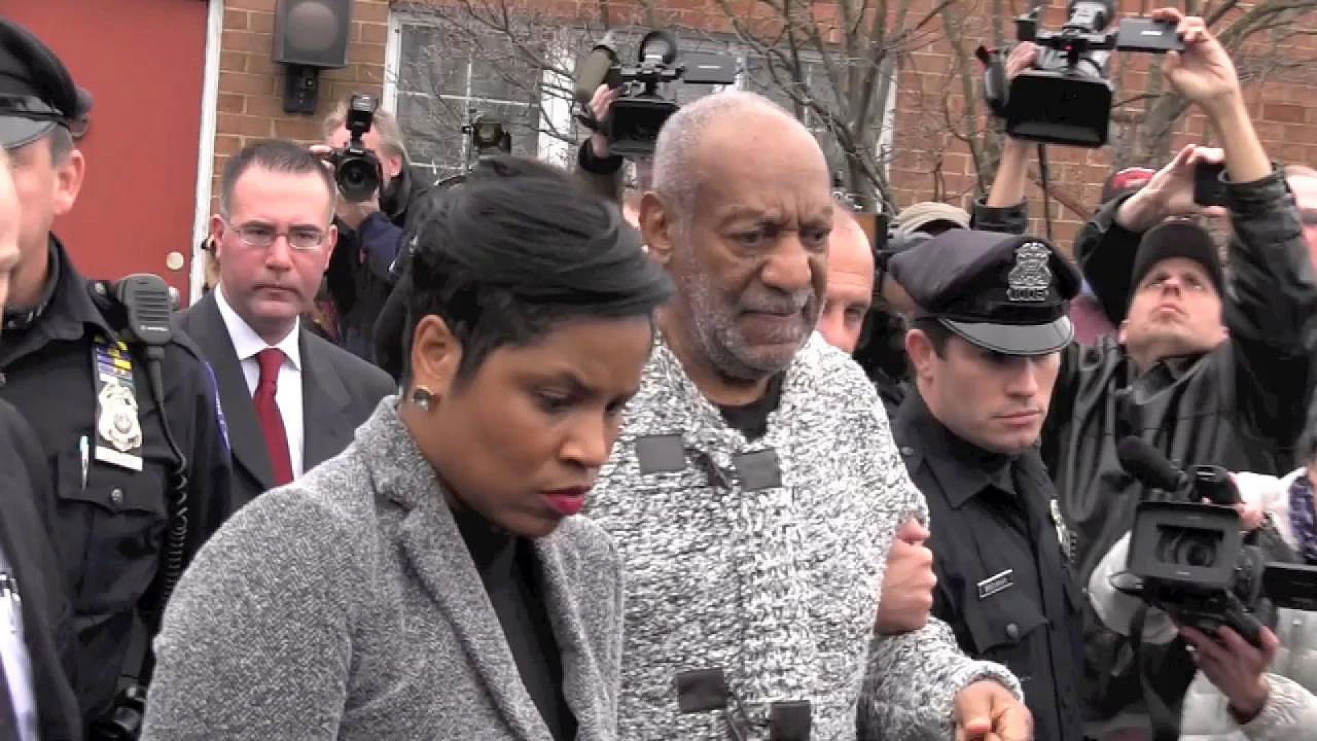 Raw Footage Bill Cosby Gets Arraigned On Sexual Assault Charge 9234