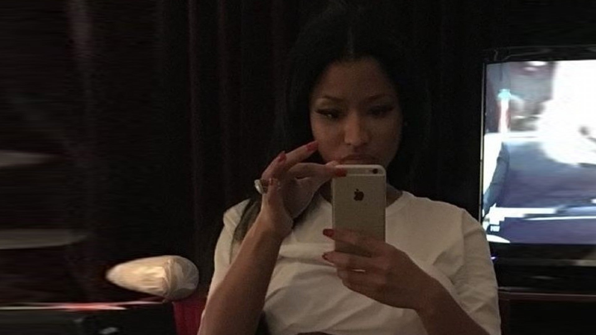 Nicki Minaj takes down her jeans to reveal her skimpy underwear in new  photo.