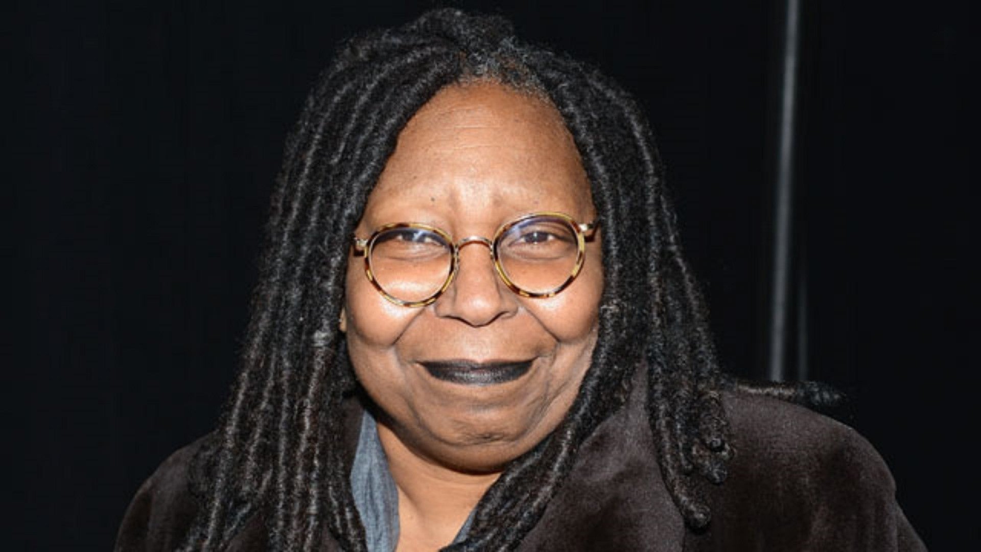 whoopi goldberg round glasses