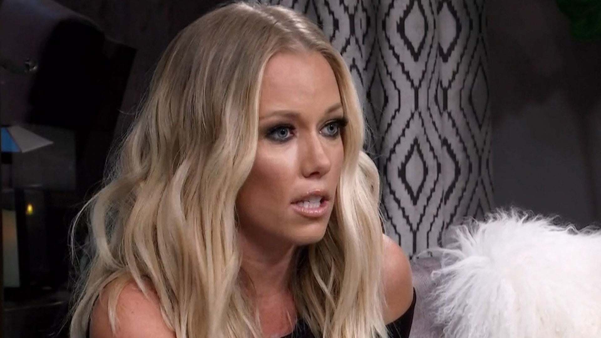 Kendra Wilkinson Admits She Dated Other Men While Living In The Playboy Mansion I Wasn T There For Romantic Entertainment Tonight