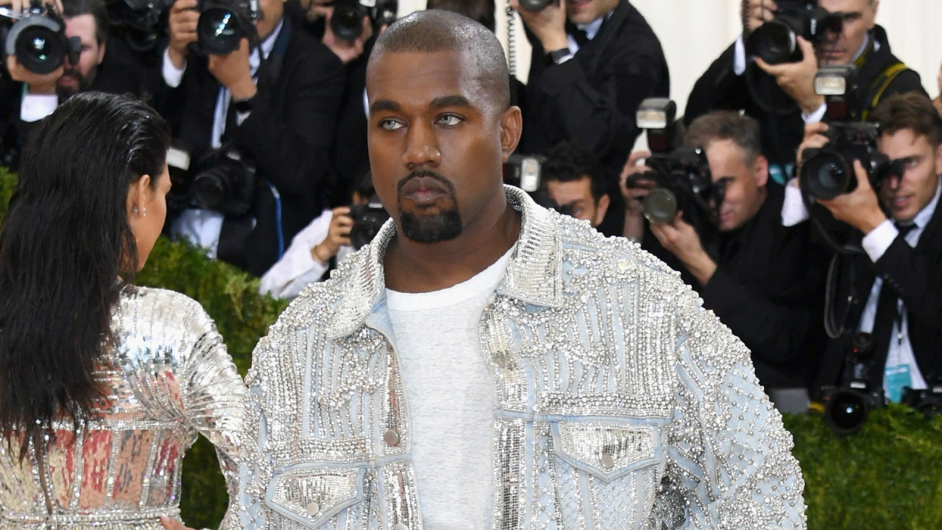 Kanye West Wears Ripped Jeans and Bright Blue Contacts to The Met Gala ...