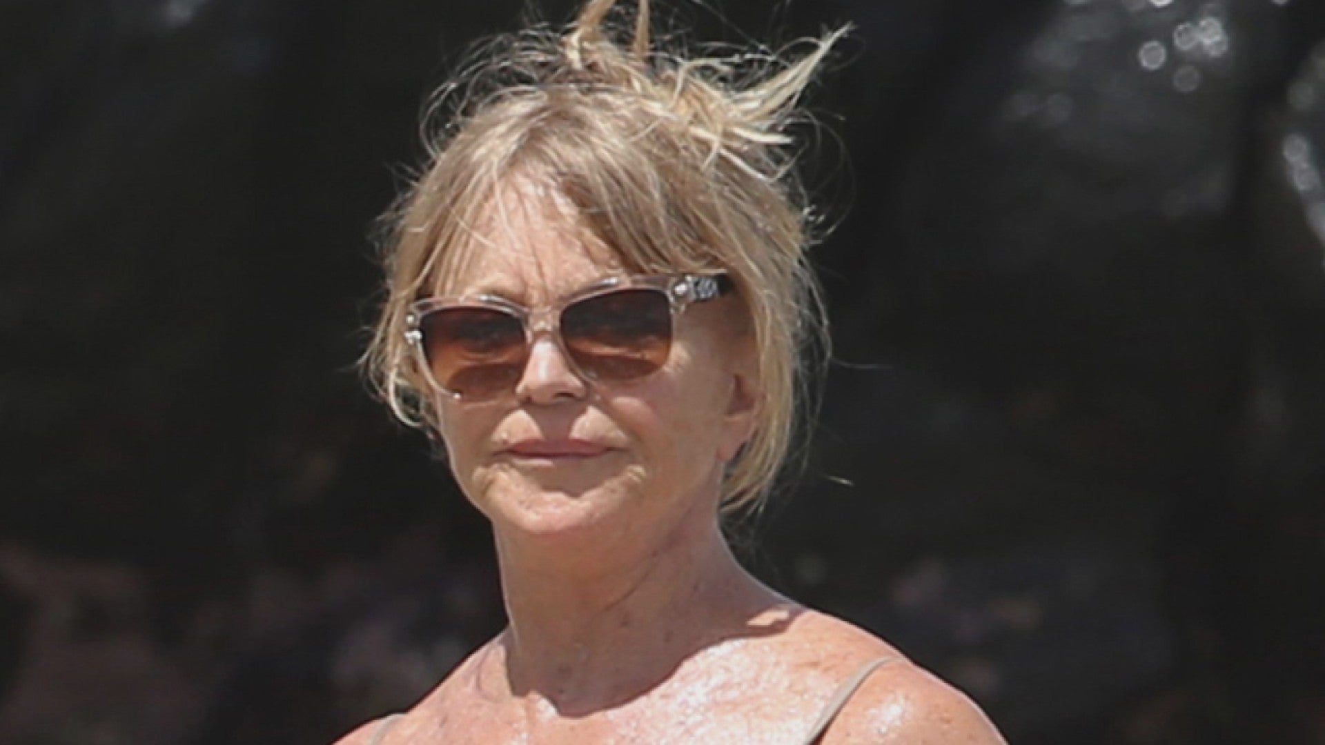 Goldie Hawn Flaunts Beach Body in Sexy Swimsuit at 70 Years Old!