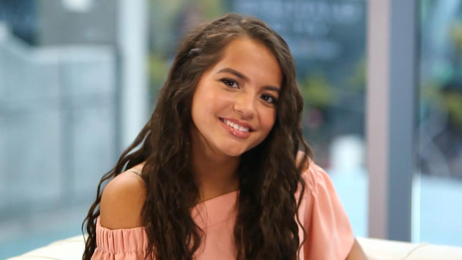 Isabela Moner Fakes