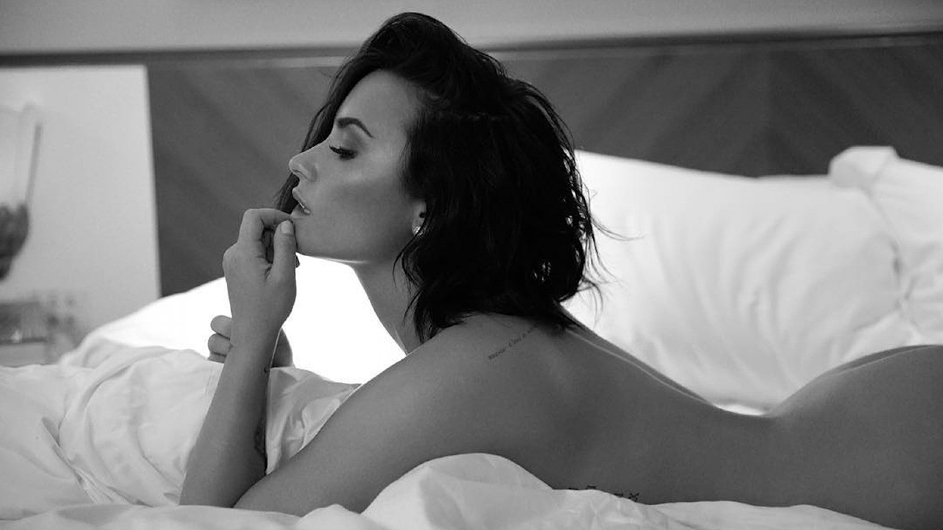 Demi Lovato Nude Porn - Demi Lovato Goes Nude For Sexy Bedroom Photo Shoot