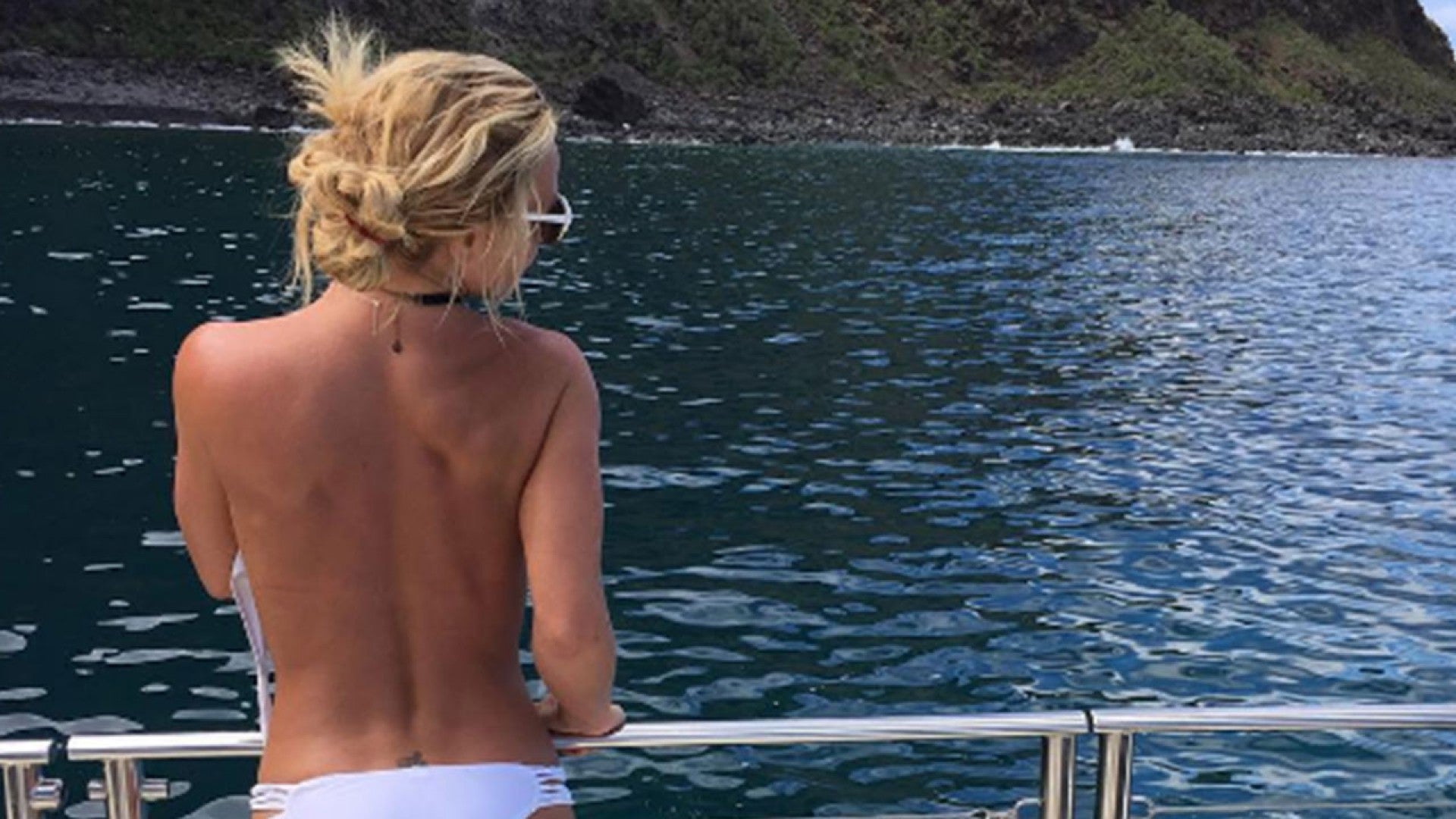 Britney Spears Goes Topless in a Sexy White Bikini During Hawaiian Getaway