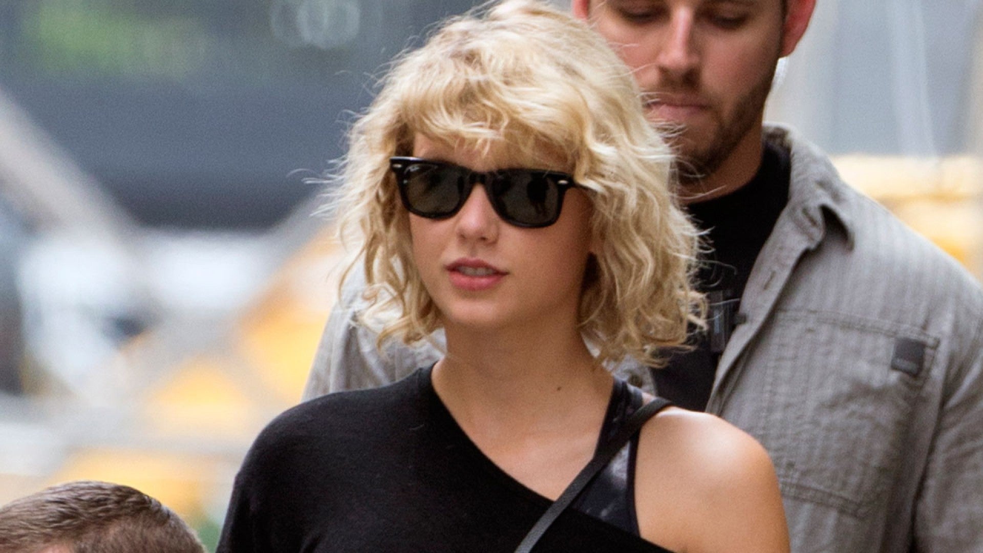 taylor swift with curly hair 2022