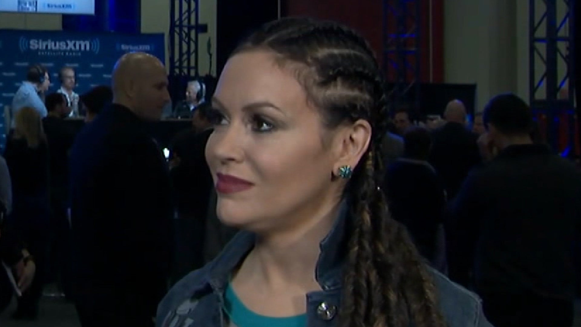 Alyssa Milano picks a winning look ahead of Super Bowl with her