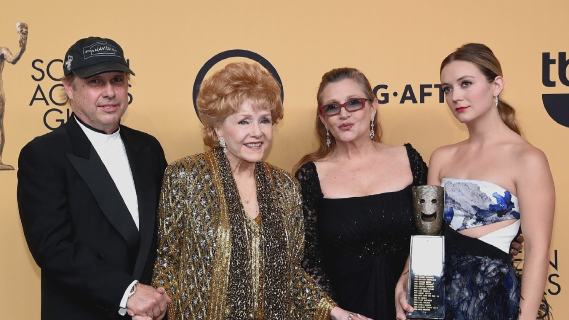 Billie Lourd Pays Tribute to Carrie Fisher & Debbie Reynolds After Tragic  Deaths