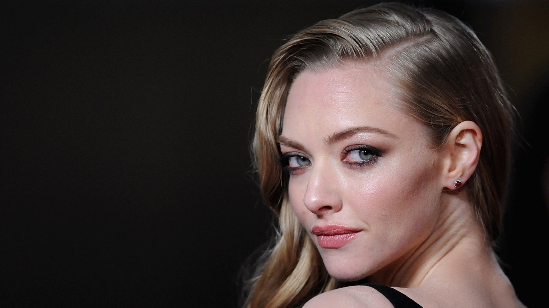 Amanda Seyfried Demands Leaked Nude Photos Be Removed Online