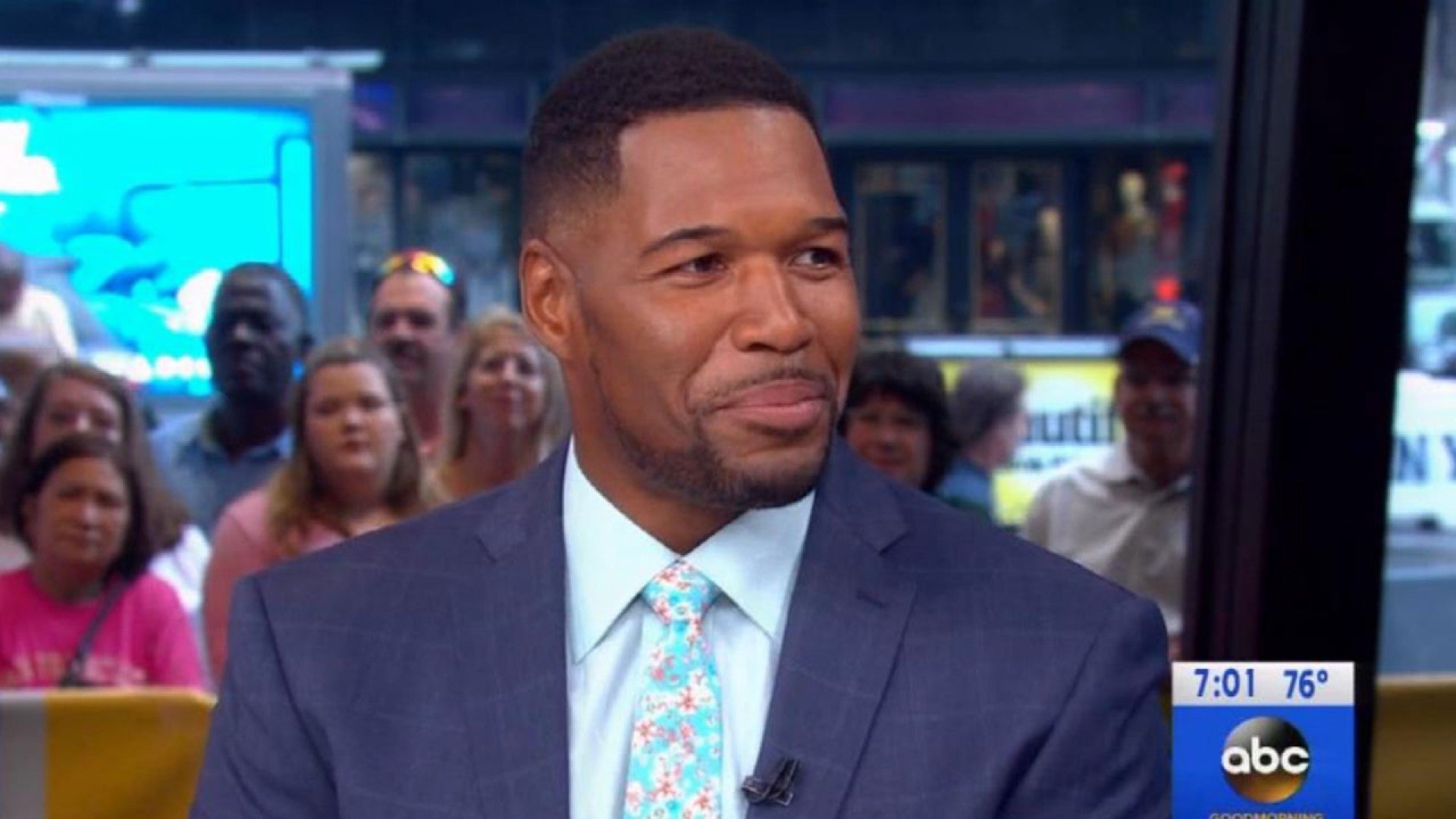 Michael Strahan Returns To Gma After Losing Part Of His Pinky 