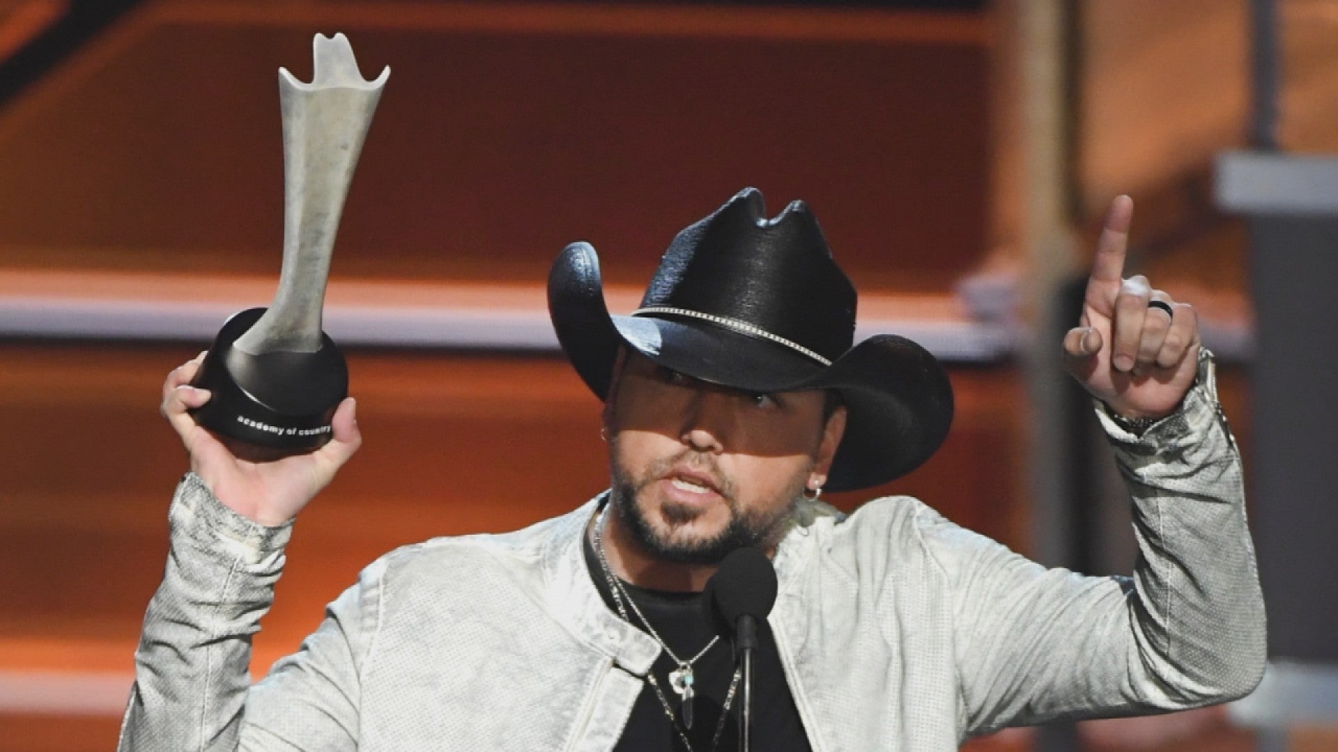 Jason Aldean Wins Entertainer of the Year at ACM Awards After Las Vegas Tribute