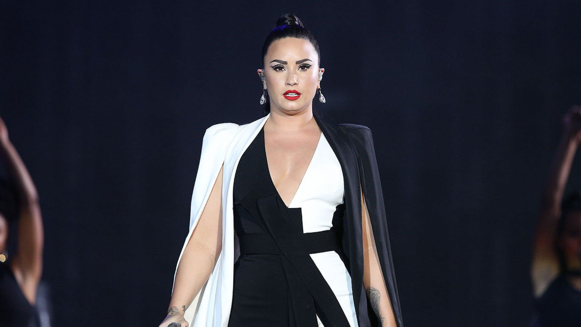 Demi Lovato purses photos  Fabulous Handbags: Demi Lovato Shows