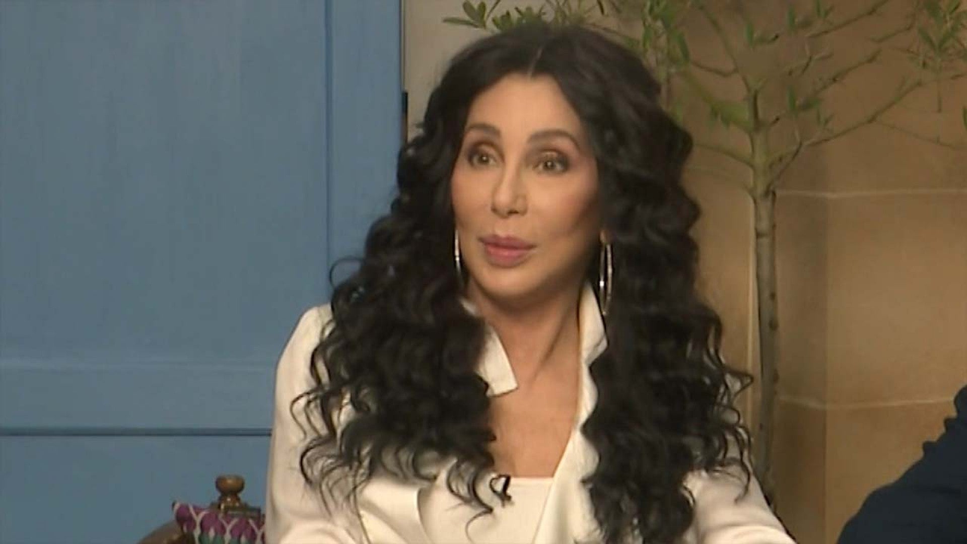 Cher Reflects on Her Friendship With Meryl Streep 'After All These ...