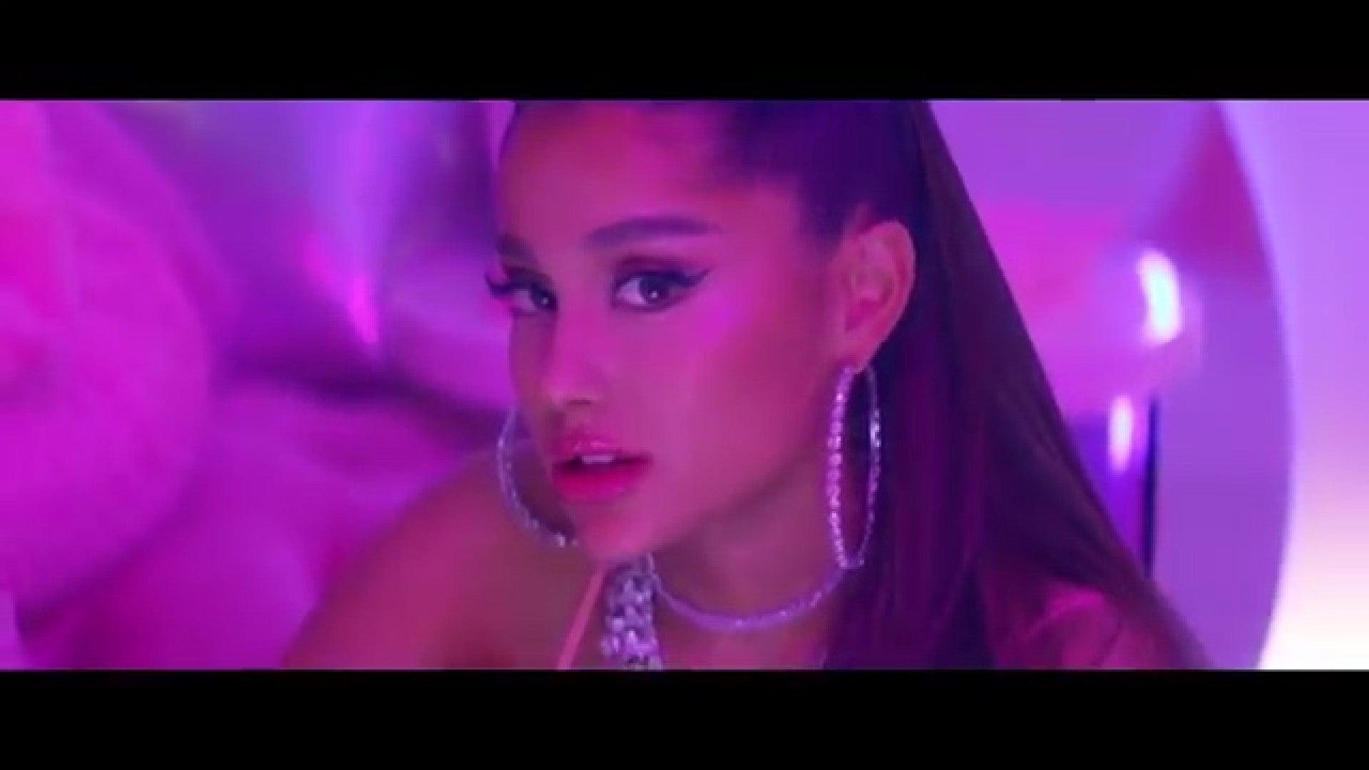 Porn Ariana Grande Butt - Ariana Grande's '7 Rings': Details You Might Have Missed