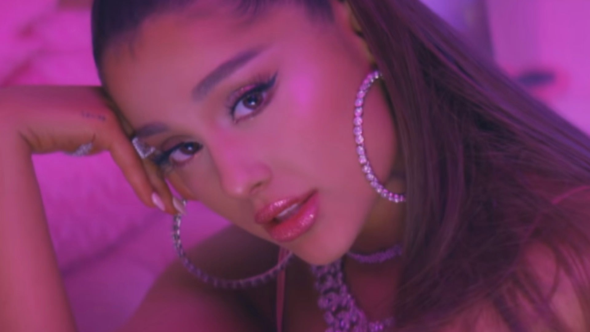 1920px x 1080px - How Ariana Grande Is Changing the Pop Star Game