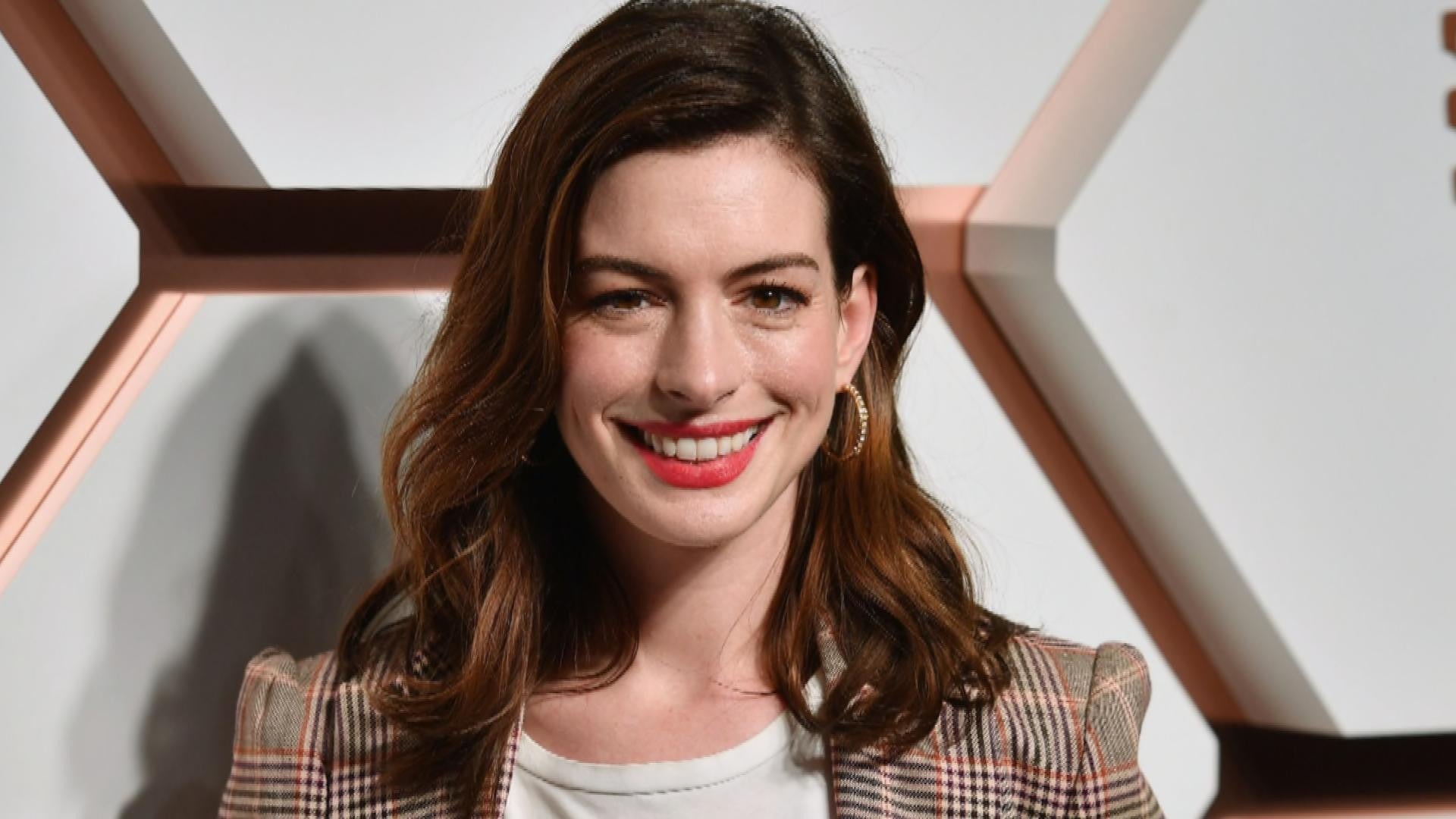 Anne Hathaway Porn Fake Tits - Anne Hathaway Talks Learning to See Women As Sisters Rather Than  Competitors (Exclusive)