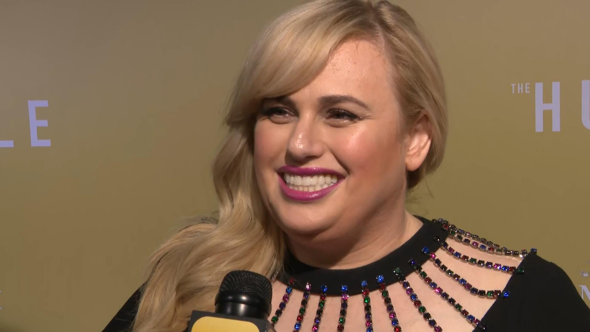 Rebel Wilson Dishes on Dodgy Stunts She Pulled on Anne Hathaway While ...