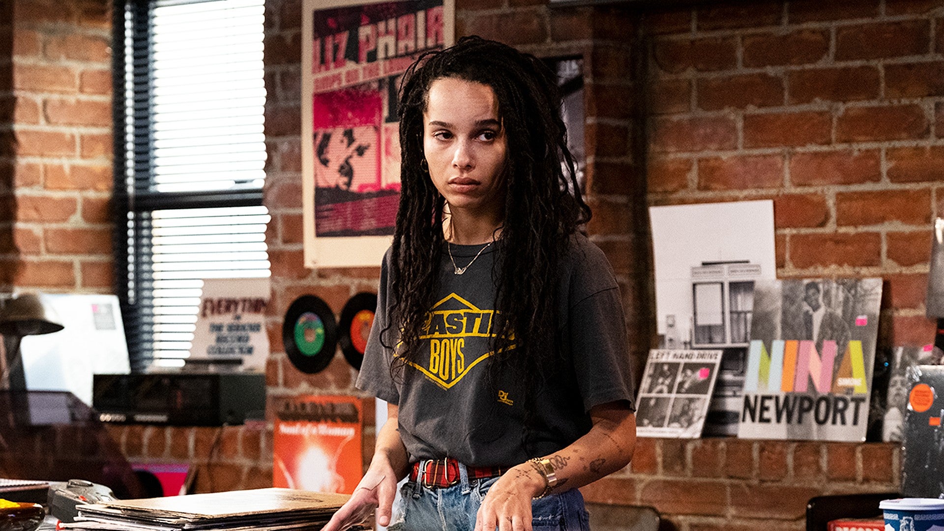 House ambassador Zoë Kravitz gives new meaning to “cat woman” in Tiffa