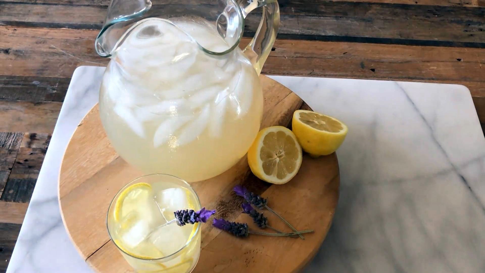 How to Make (Spiked!) Lavender-Infused Lemonade