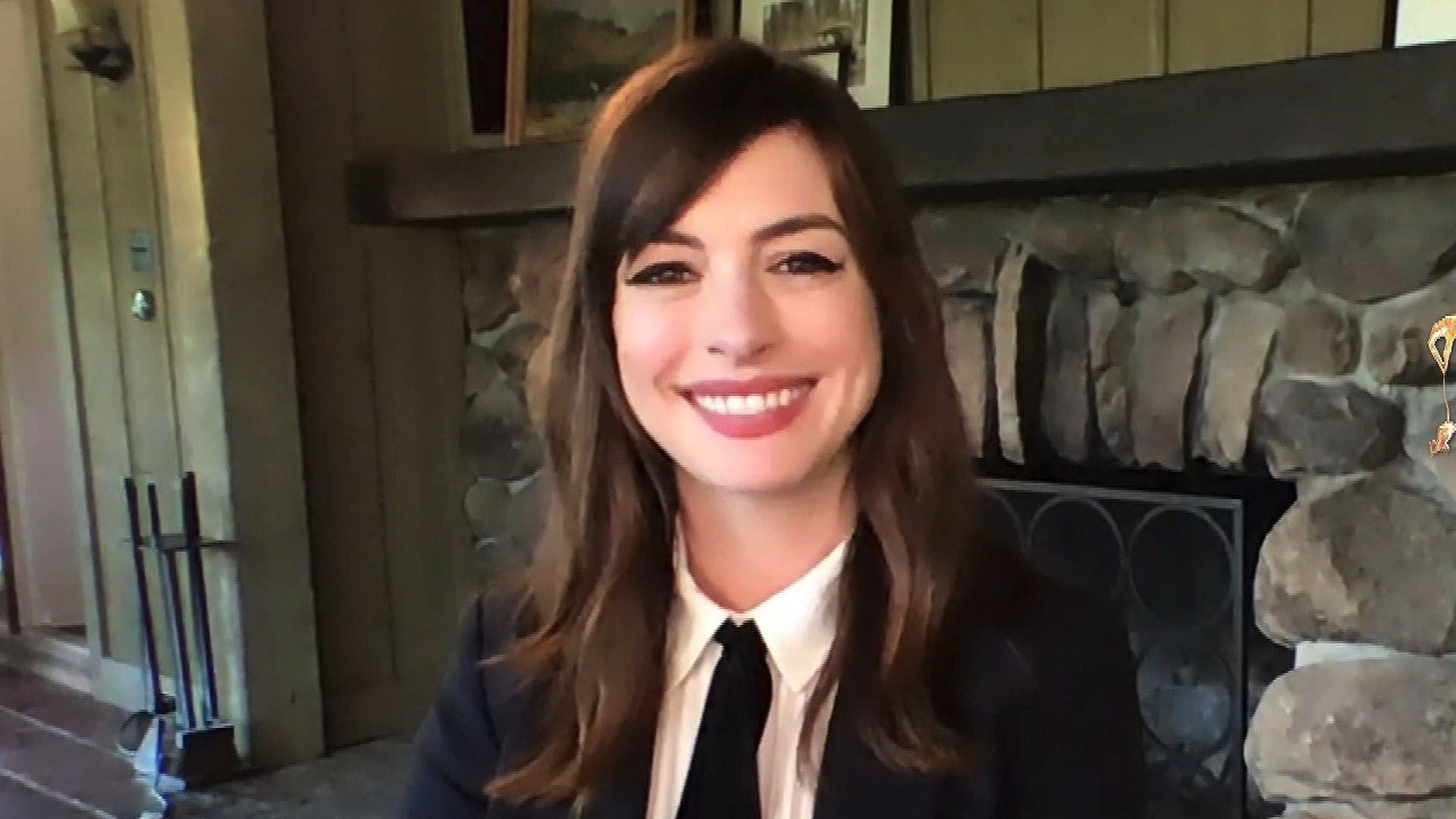 Anne Hathaway Porn Fake Tits - Anne Hathaway on Keeping Her Pregnancy a Secret While Filming 'The Witches'  (Exclusive)