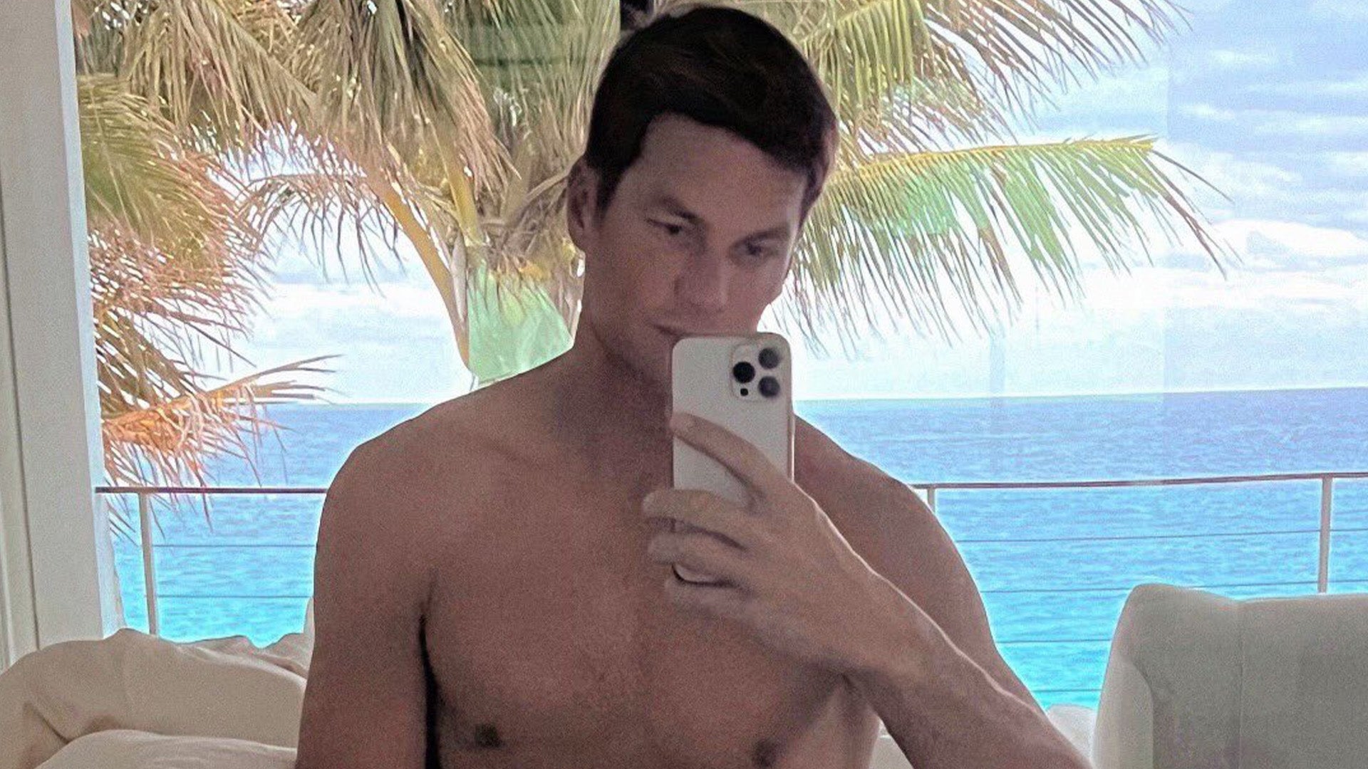 Tom Brady Shares Thirst Trap in His Underwear