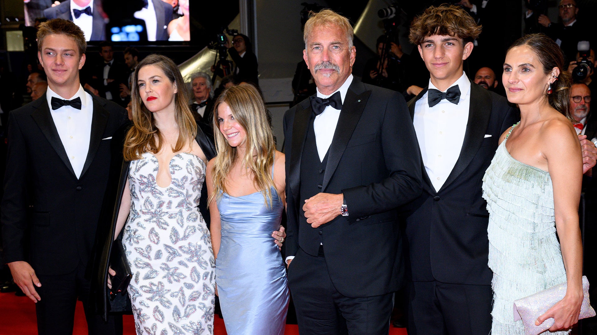 Assista à rara aparição de Kevin Costner com 5 de seus filhos no Festival de Cinema de Cannes